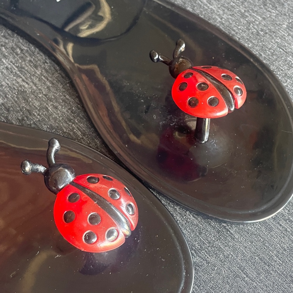 Katy Perry Ladybird black jelly sandals 11 beach vacation - Picture 3 of 5